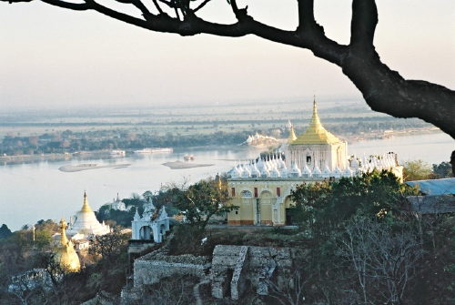 Myanmar: Tempel am Irrawaddy, dem Hauptfluss Burmas